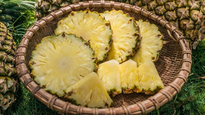 how to cut a pineapple